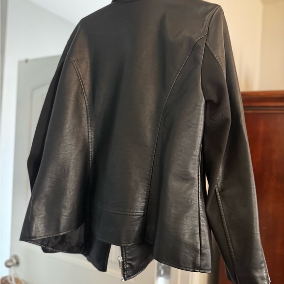 Faux leather jackets - Picture 6 of 9